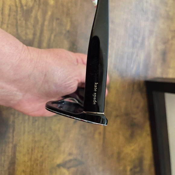 Kate Spade Straw Shoulder Bag with Green and Pink Accents and sunglasses & case - Picture 7 of 16